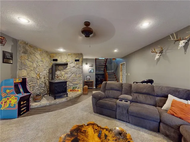 $875,000 | 23529 East Overland Road, Nevada, MO 64772