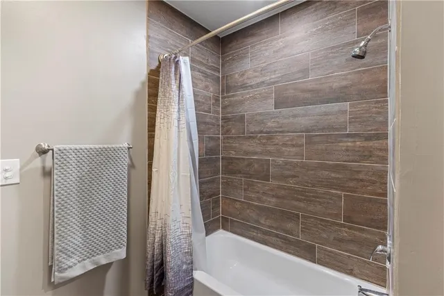 $875,000 | 23529 East Overland Road, Nevada, MO 64772