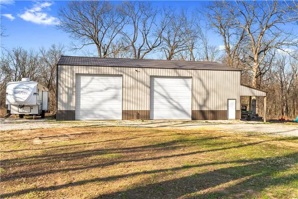 $850,000 | 23529 East Overland Road, Nevada, MO 64772