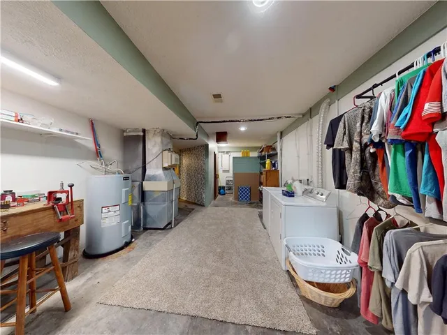 $875,000 | 23529 East Overland Road, Nevada, MO 64772