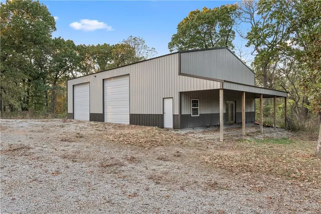 $875,000 | 23529 East Overland Road, Nevada, MO 64772