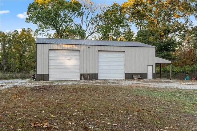 $875,000 | 23529 East Overland Road, Nevada, MO 64772