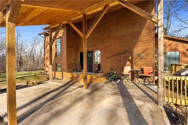 $815,000 | 23529 East Overland Road, Nevada, MO 64772