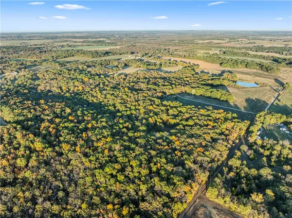 $815,000 | 23529 East Overland Road, Nevada, MO 64772