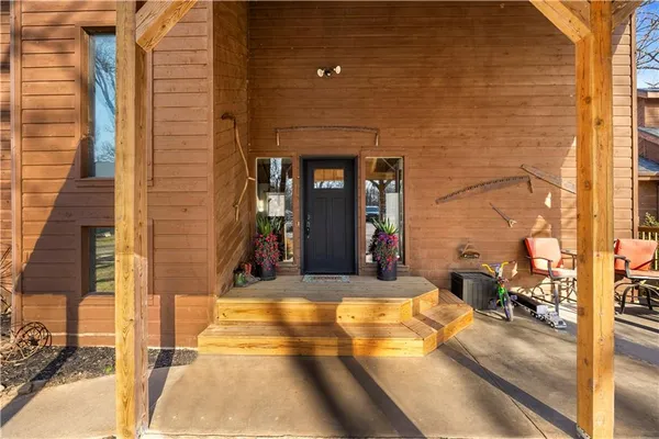 $815,000 | 23529 East Overland Road, Nevada, MO 64772