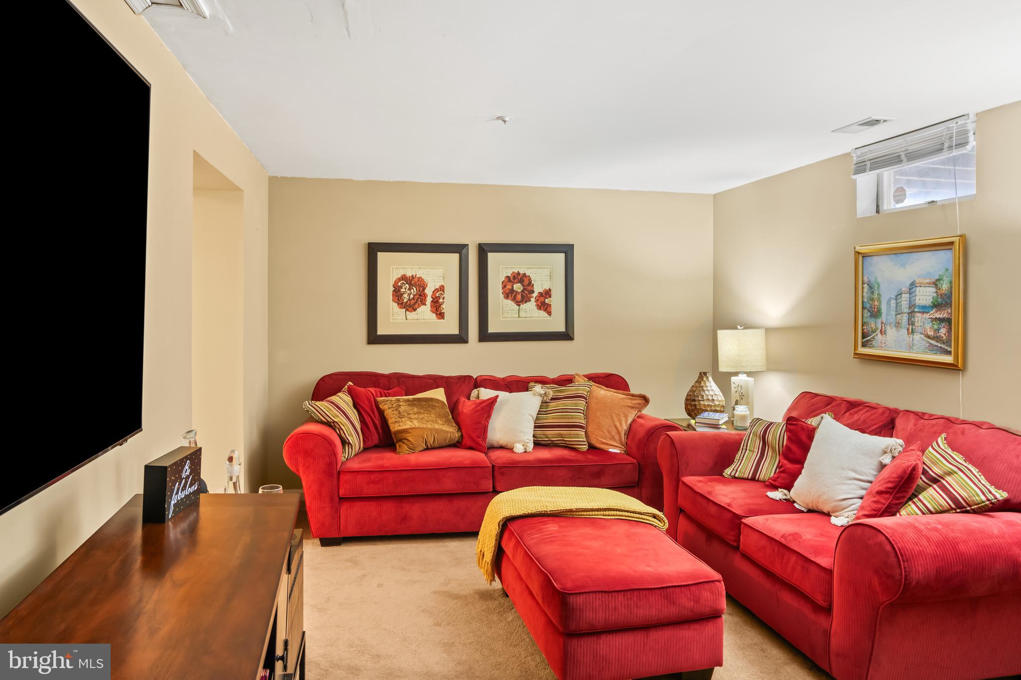 2230 Conquest Way Odenton, MD 21113 - Photo 21 of 47 a living room with furniture and a couch