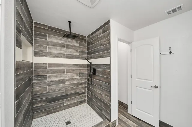 $287,500 | 2884 County Road 5018, Cleveland, TX 77327