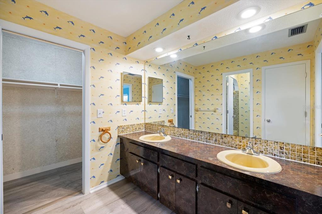 3568 Roslyn Road Venice, FL 34293 - Photo 17 of 29 Gallery Image 17