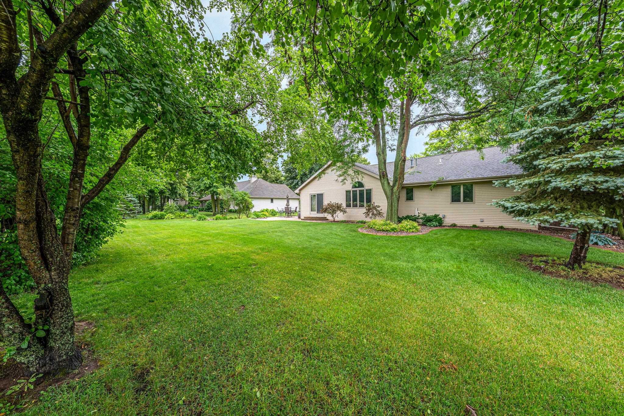 W6674 East Cedar Ridge Drive Appleton, WI 54915 - Photo 2 of 46