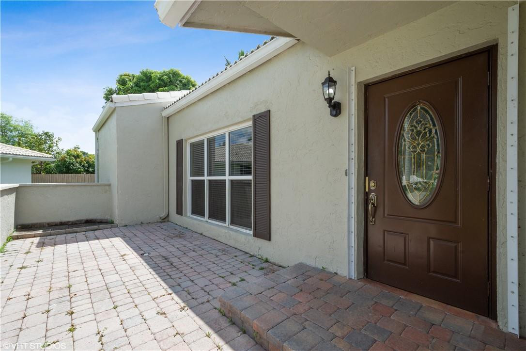 20914 Encanto Court Boca Raton, FL 33433 - Photo 2 of 17 Photo 2