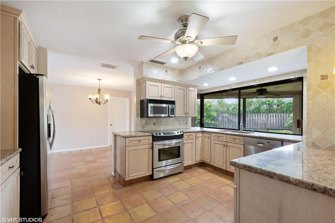 20914 Encanto Court Boca Raton, FL 33433 - Photo 5 of 17 Photo 5