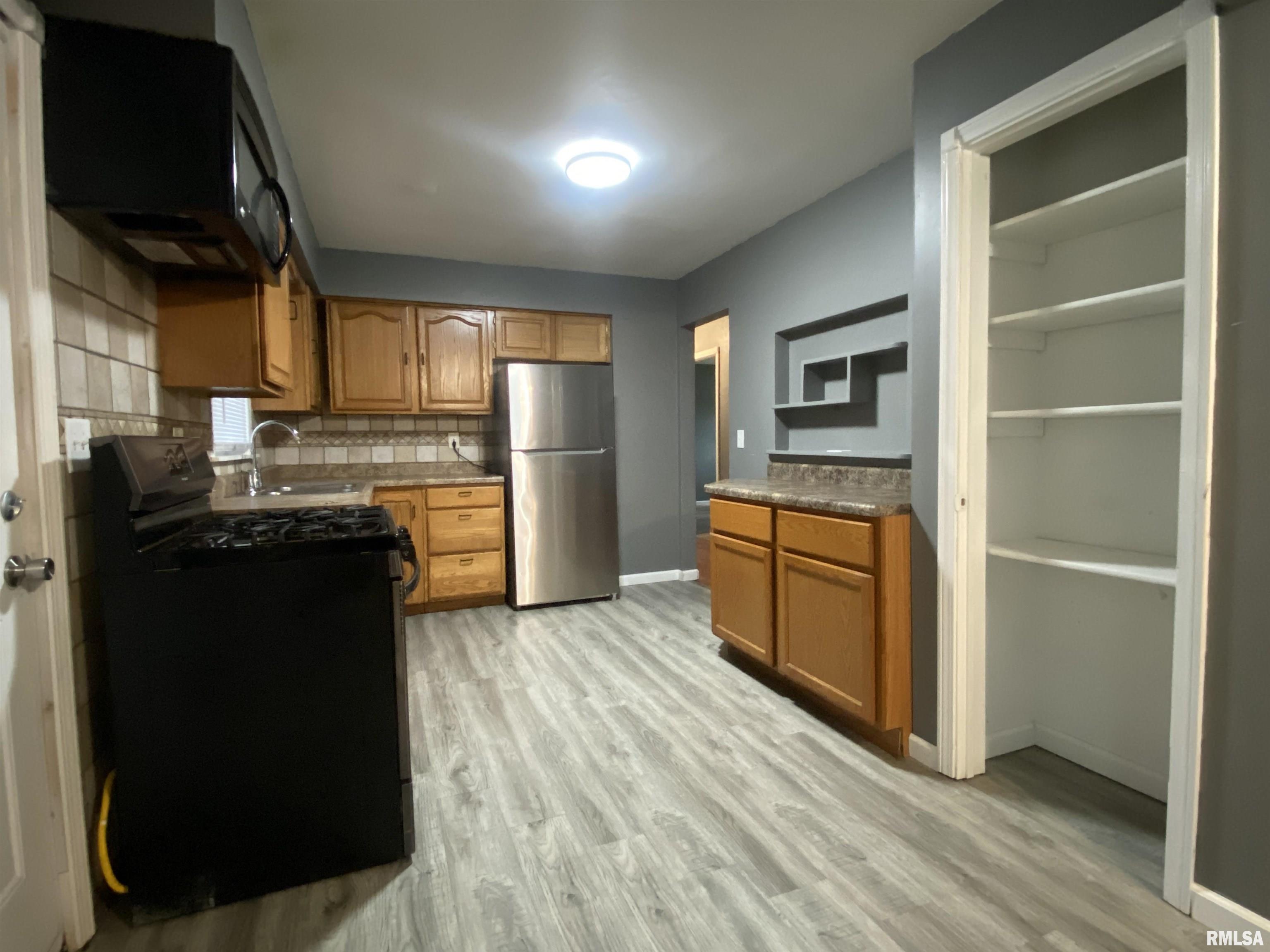 2240 North Sheridan Road Peoria, IL 61604 - Photo 13 of 33