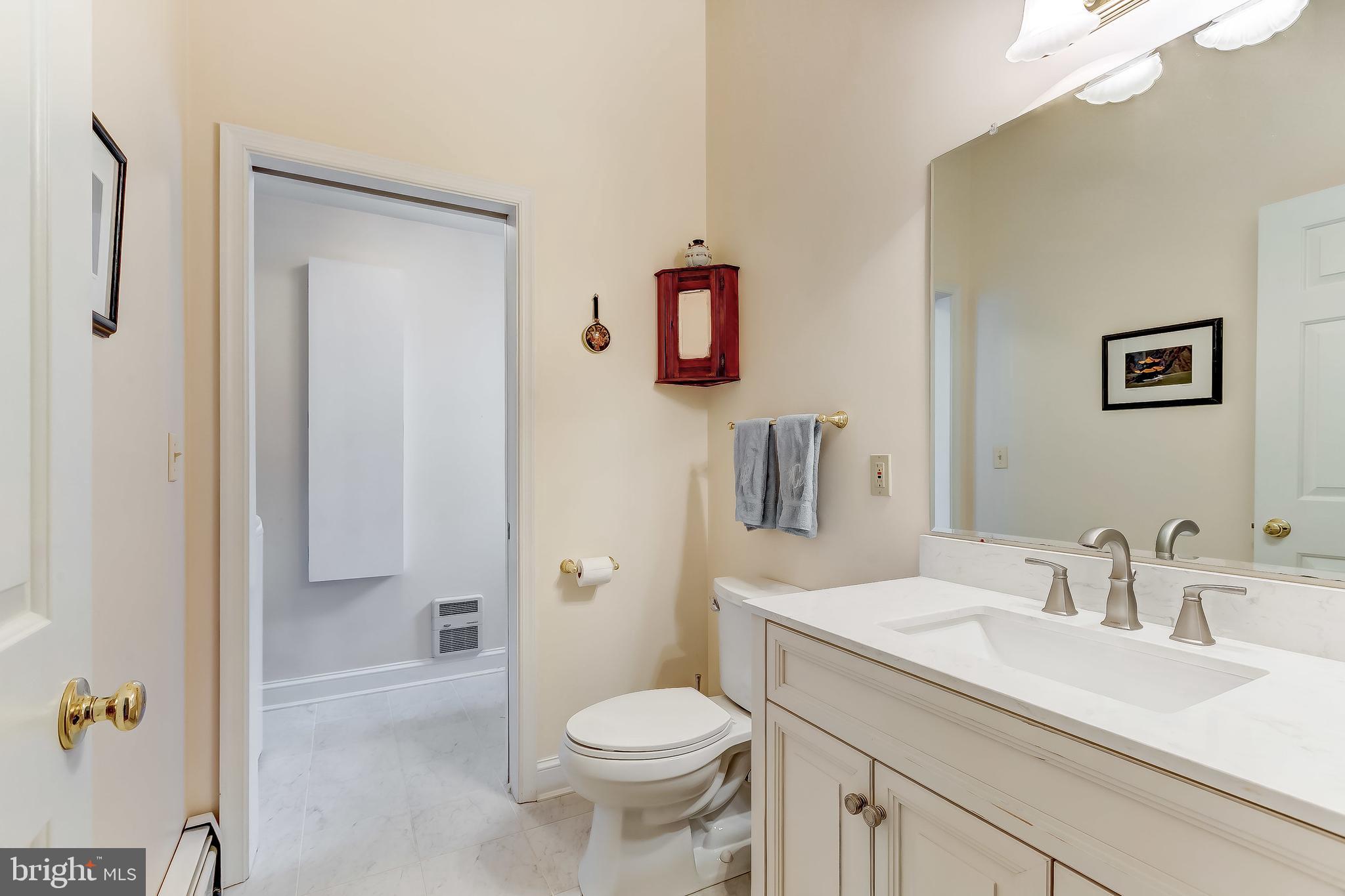 1721 Circle Road Baltimore, MD 21204 - Photo 14 of 32 Powder Room