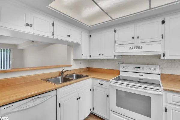 $134,500 | 2530 East North Street, Unit 11B, Greenville, SC 29615