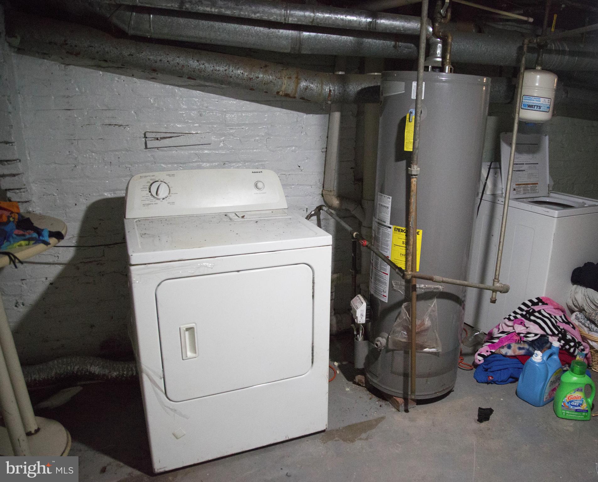 1708 Normal Avenue Baltimore, MD 21213 - Photo 15 of 18 a utility room with dryer and washer