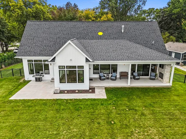 $1,899,000 | 1751 East Shore Circle, Green Bay, WI 54302