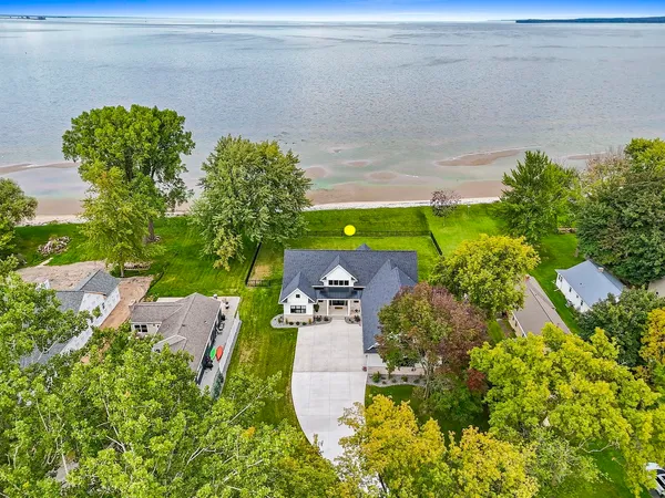 $1,899,000 | 1751 East Shore Circle, Green Bay, WI 54302