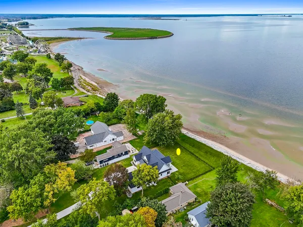 $1,899,000 | 1751 East Shore Circle, Green Bay, WI 54302