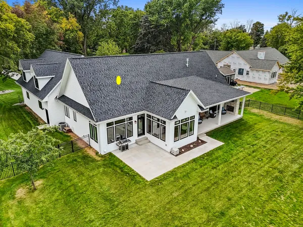 $1,899,000 | 1751 East Shore Circle, Green Bay, WI 54302