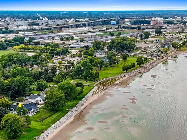 $1,899,000 | 1751 East Shore Circle, Green Bay, WI 54302
