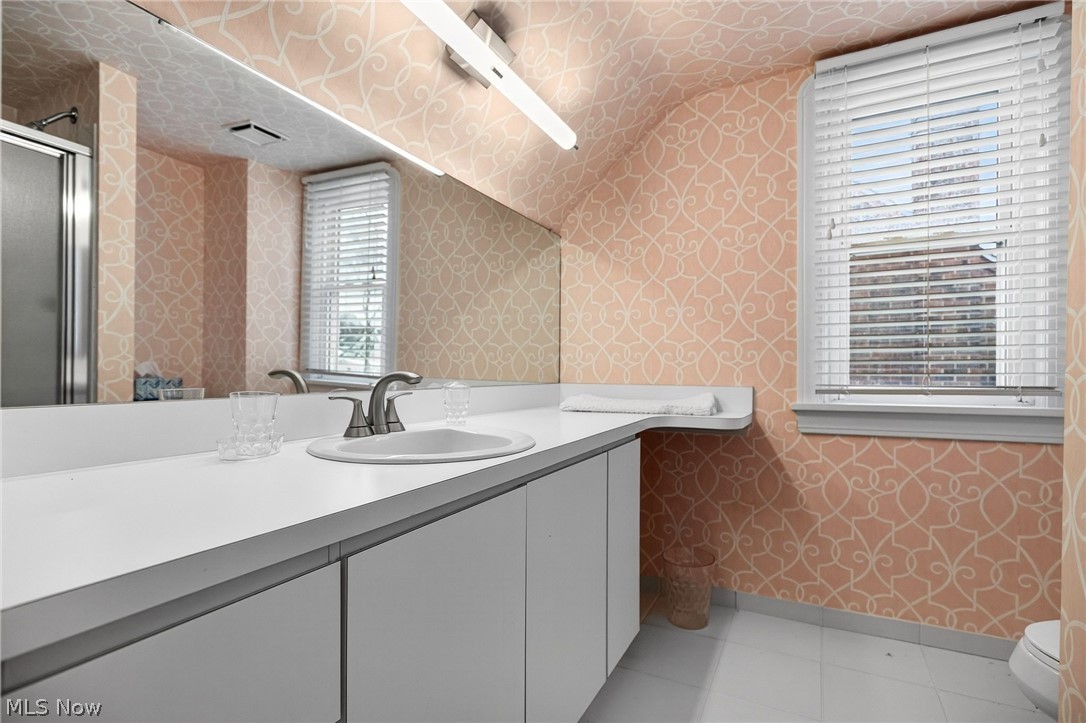 3498 Bainbridge Road Cleveland Heights, OH 44118 - Photo 35 of 50 3rd floor bathroom