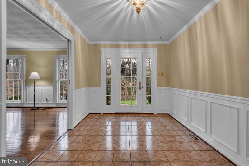 671 Discovery Court Davidsonville, MD 21035 - Photo 11 of 71 Foyer