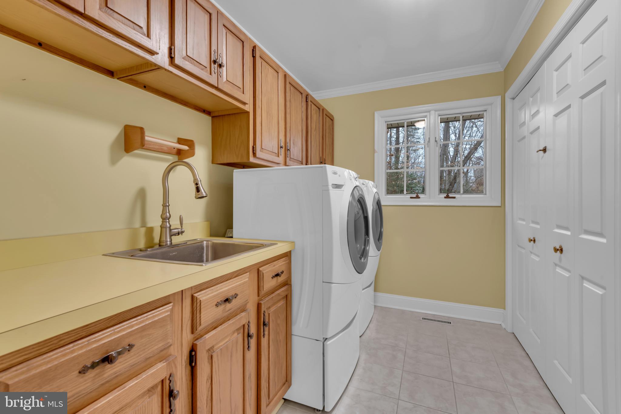 671 Discovery Court Davidsonville, MD 21035 - Photo 39 of 71 Main Floor Laundry/Mud Room