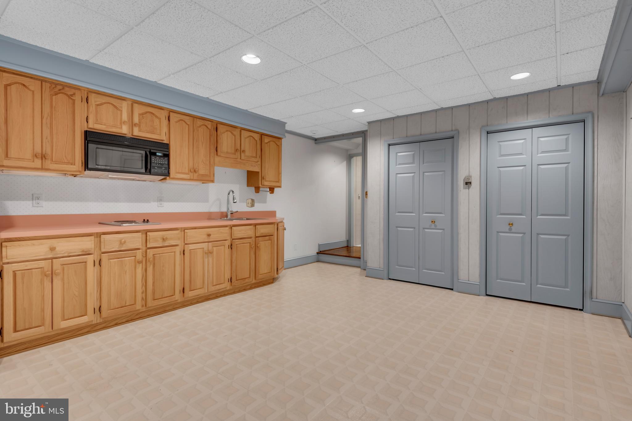 671 Discovery Court Davidsonville, MD 21035 - Photo 57 of 71 a view of a kitchen with electric appliances