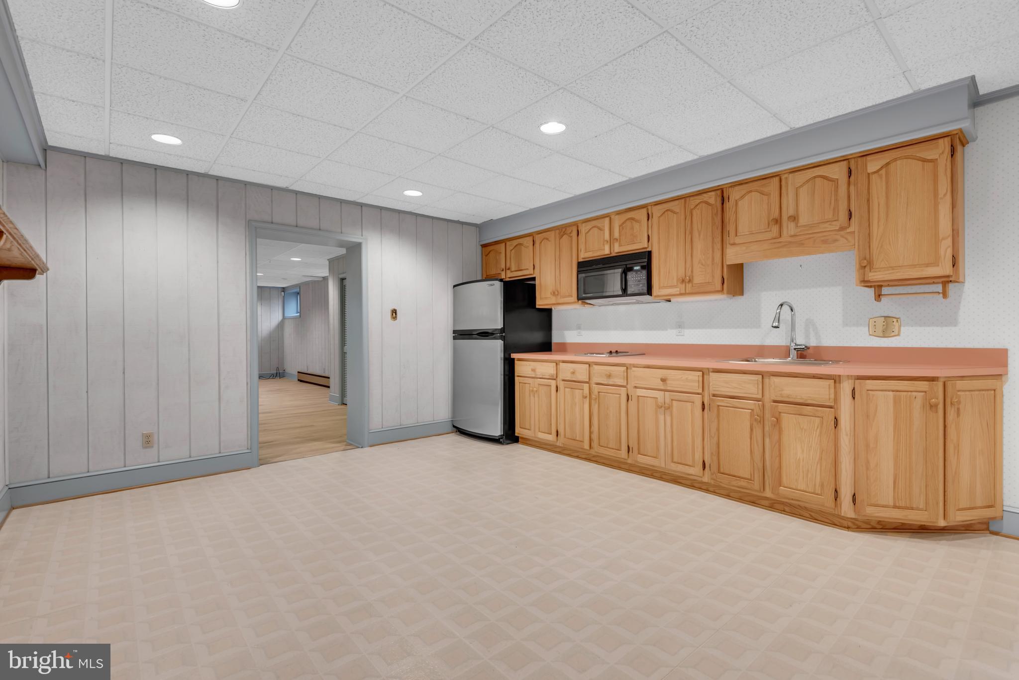 671 Discovery Court Davidsonville, MD 21035 - Photo 58 of 71 a view of a kitchen with electric appliances