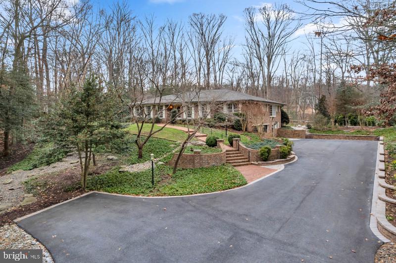 671 Discovery Court Davidsonville, MD 21035 - Photo 9 of 71 a view of a fountain in front of house