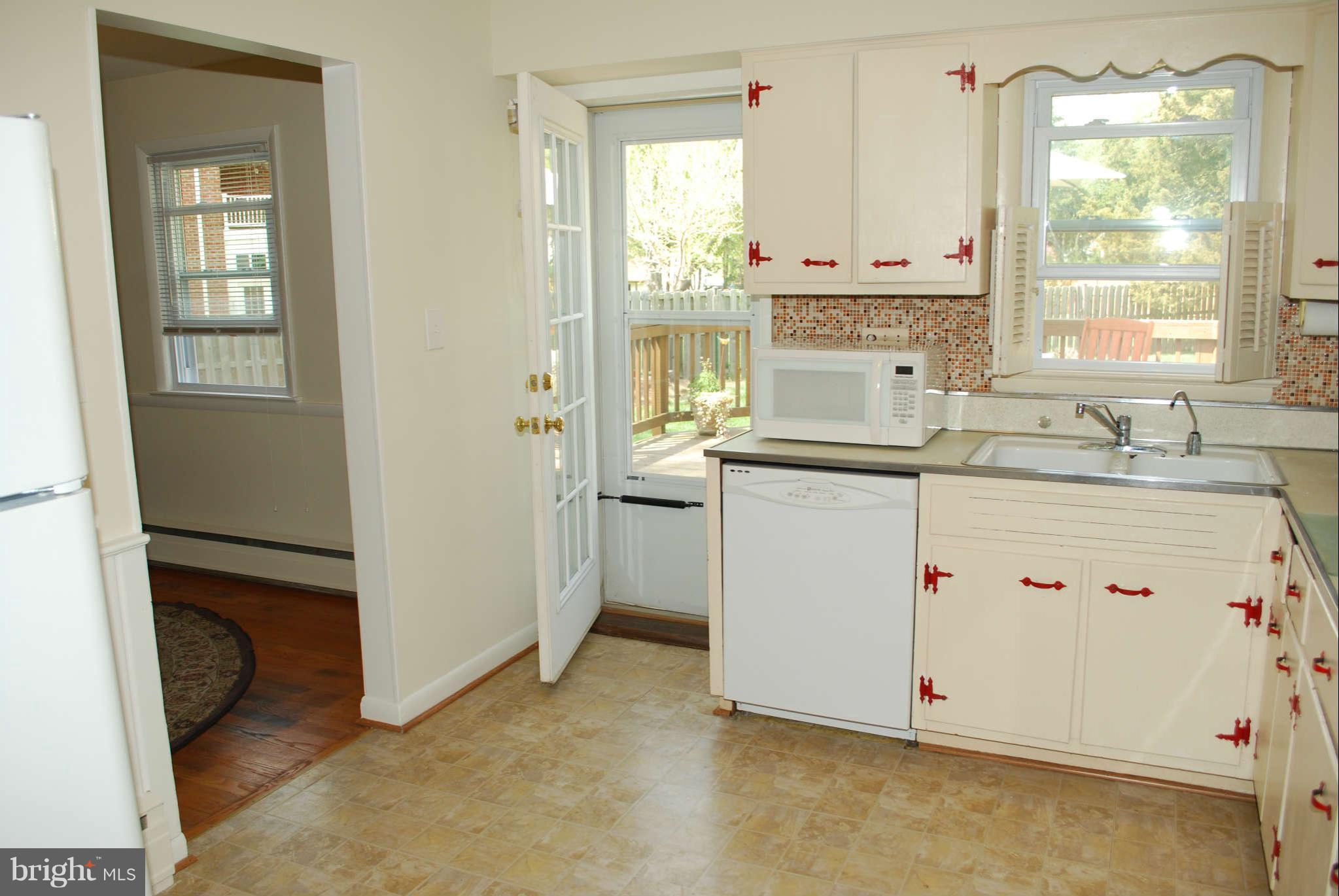10100 Vale Road Vienna, VA 22181 - Photo 7 of 12 Kitchen