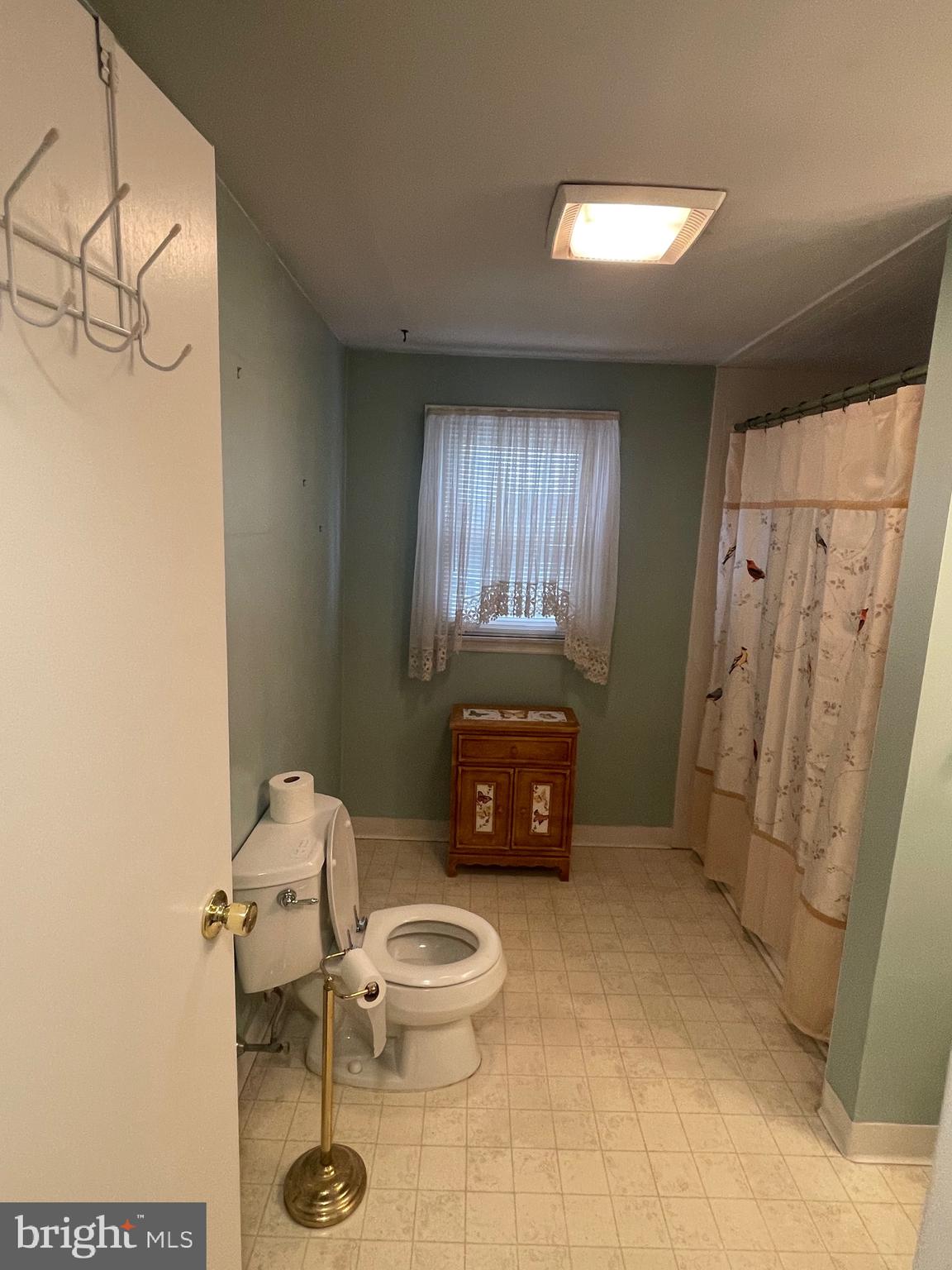 423 Sutherland Road Ewing, NJ 08618 - Photo 9 of 24 Gallery Image 9