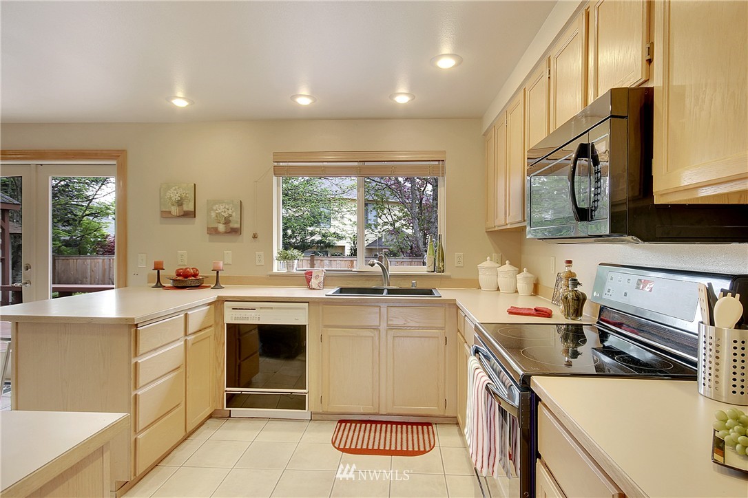 22809 Southeast 282nd Street Maple Valley, WA 98038 - Photo 8 of 25