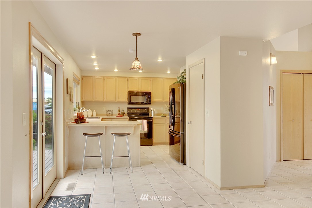 22809 Southeast 282nd Street Maple Valley, WA 98038 - Photo 10 of 25