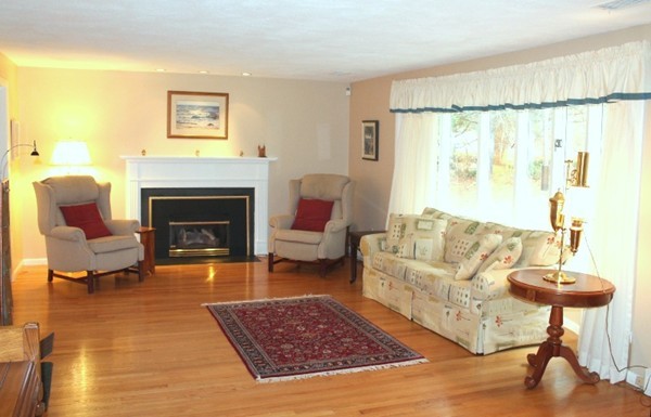 28 Gould Road Bedford, MA 01730 - Photo 3 of 23 Gallery Image 3