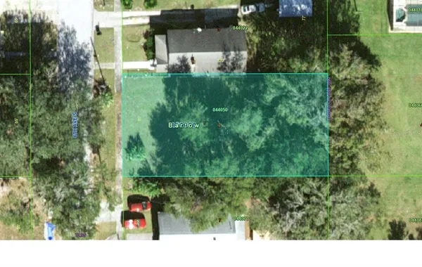 a view of a back yard