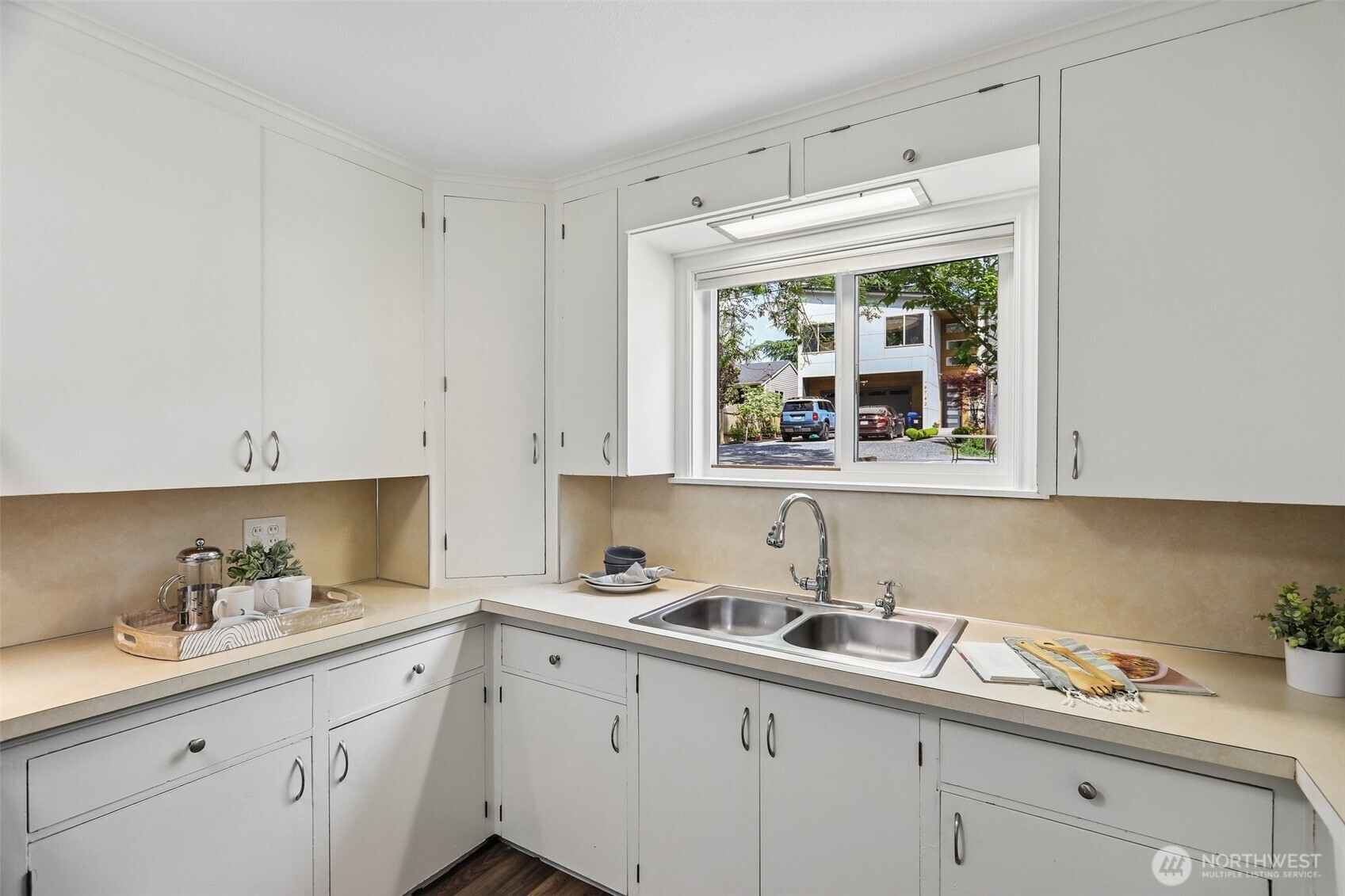 6745 18th Avenue Southwest Seattle, WA 98106 - Photo 12 of 33