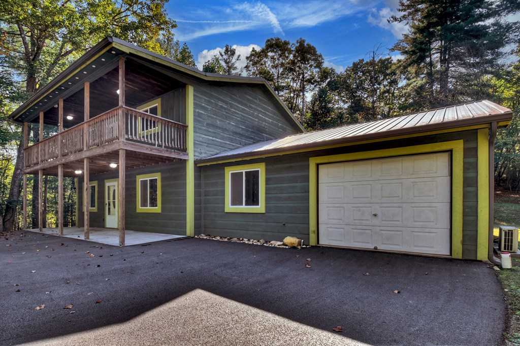 380 Hardscrabble Road Mineral Bluff, GA 30559 - Photo 32 of 75 Upper Level 1st Master Bath (with Porch)