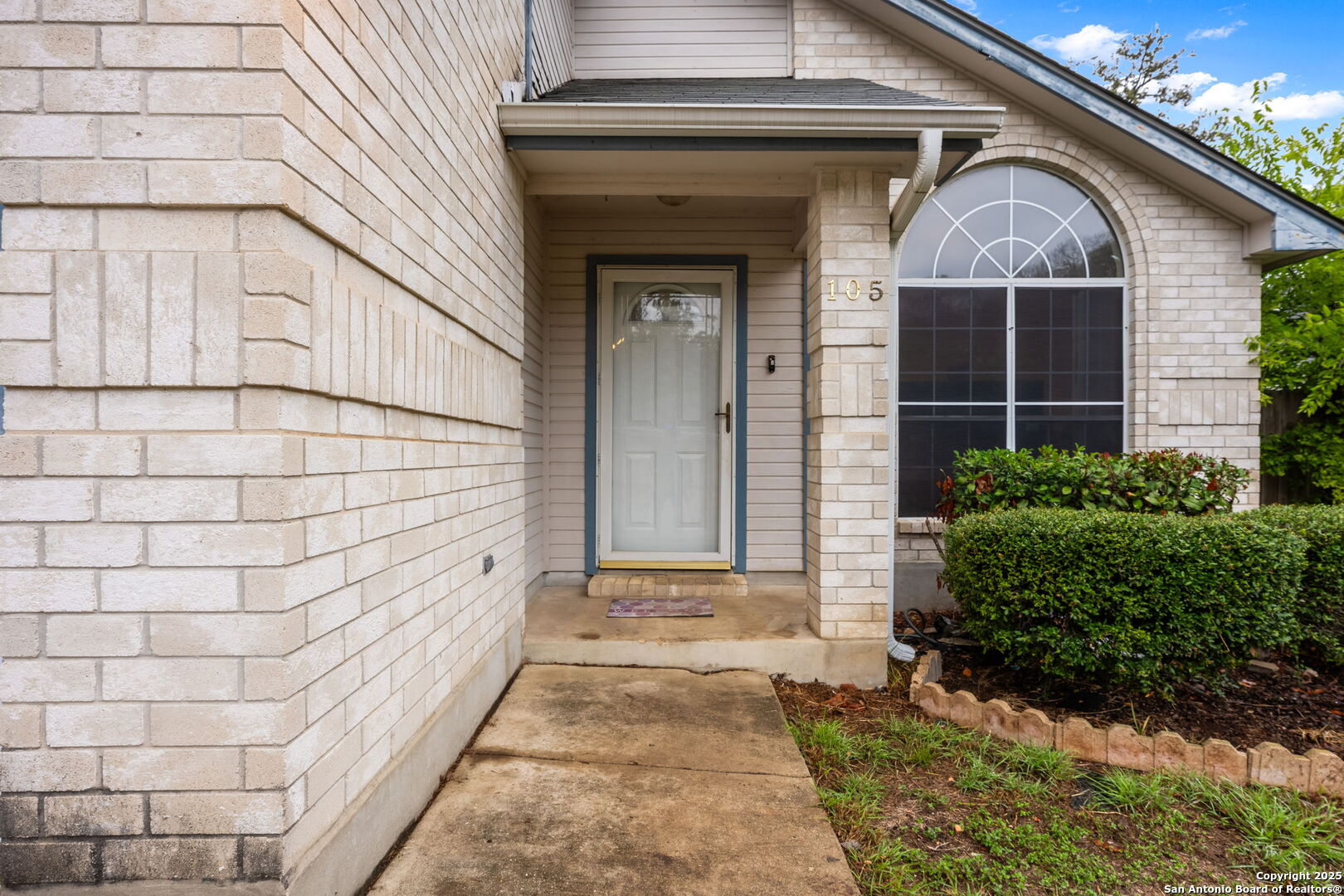 105 Golden Way Universal City, TX 78148 - Photo 5 of 23 a front view of a house