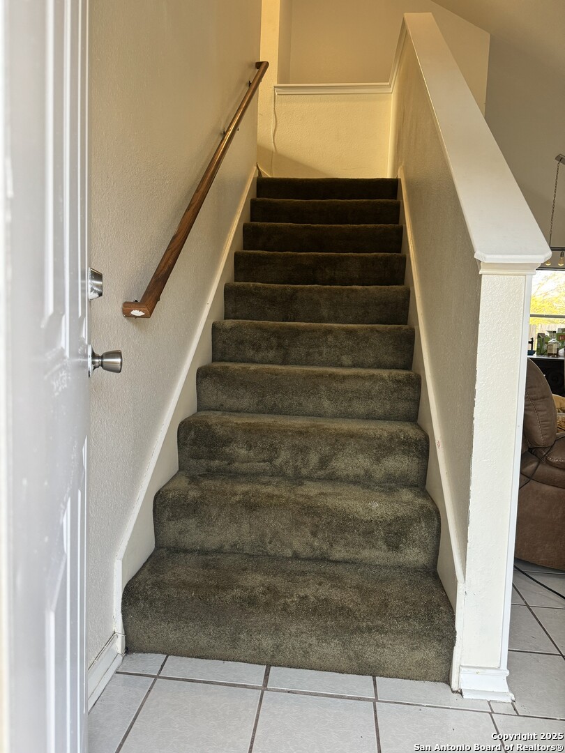 105 Golden Way Universal City, TX 78148 - Photo 7 of 23 a view of entryway