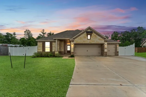 $409,000 | 6026 Hazel Place Drive, Conroe, TX 77303