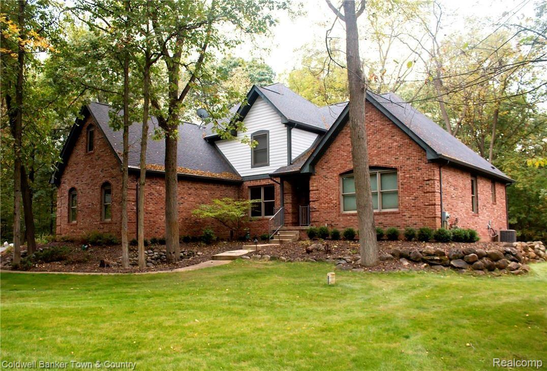 2248 Pleasant Valley Road Brighton, MI 48114 - Photo 1 of 33 00.jpg