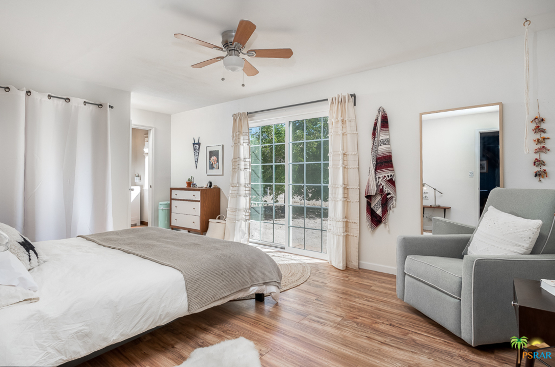 60525 Security Drive Joshua Tree, CA 92252 - Photo 14 of 39 a bedroom with a large bed and a window