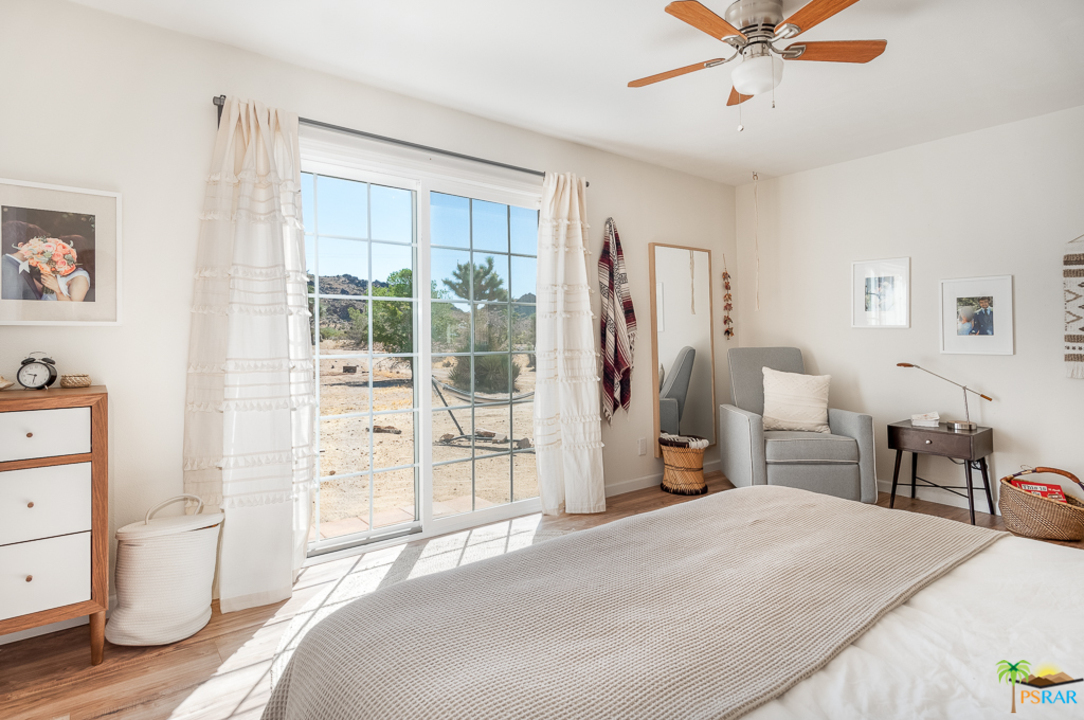60525 Security Drive Joshua Tree, CA 92252 - Photo 15 of 39 a bedroom with a bed and a chandelier