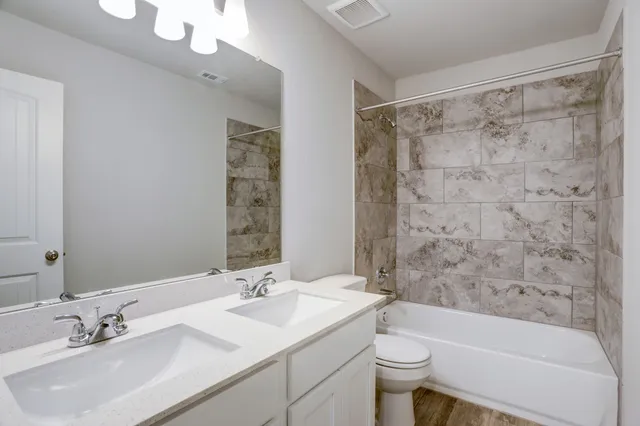 $2,300 | 6823 Escondido Drive, Houston, TX 77083