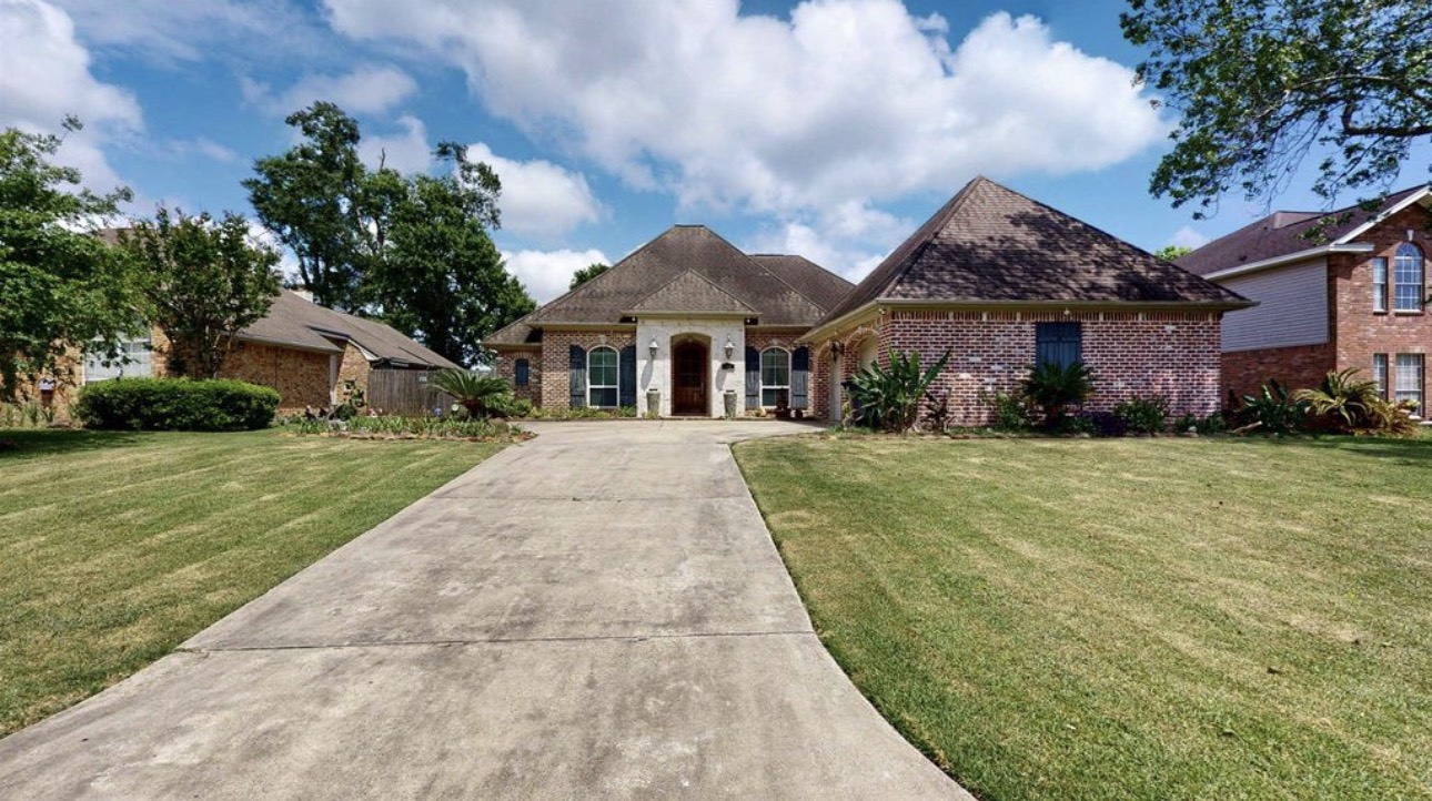 104 Mockingbird Lane Bridge City, TX 77611 - Photo 7 of 27 a front view of house with yard