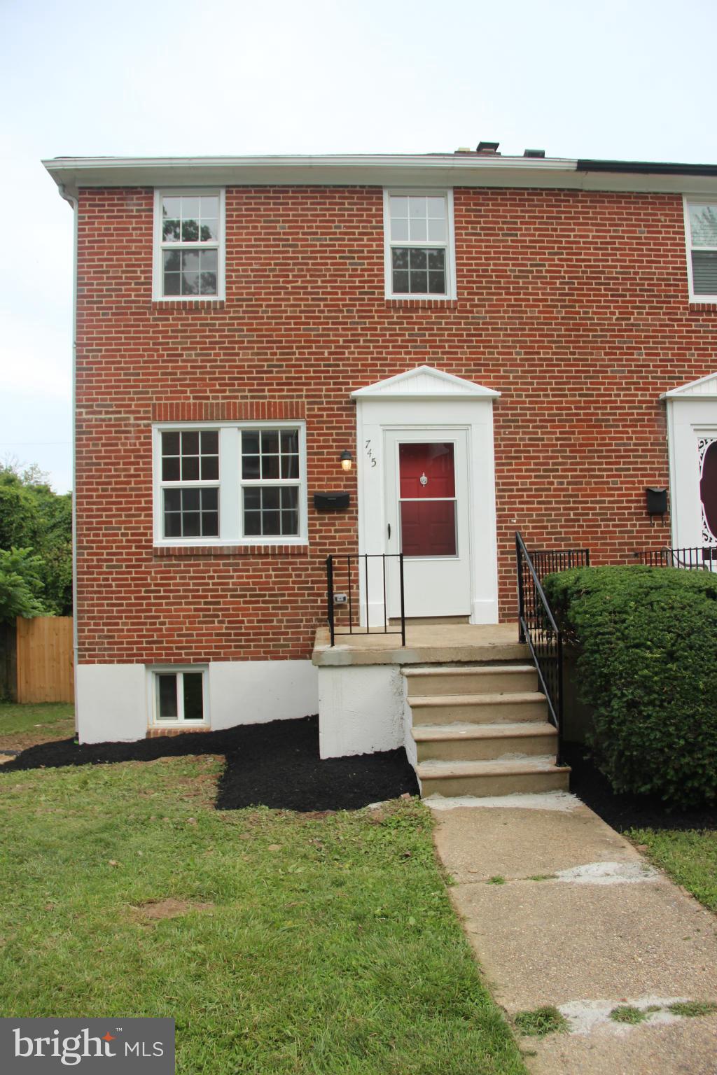 745 Charing Cross Road Baltimore, MD 21229 - Photo 1 of 12 Exterior (Front)