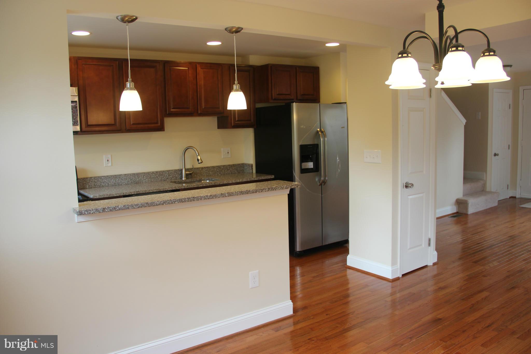 745 Charing Cross Road Baltimore, MD 21229 - Photo 2 of 12 Interior (General)