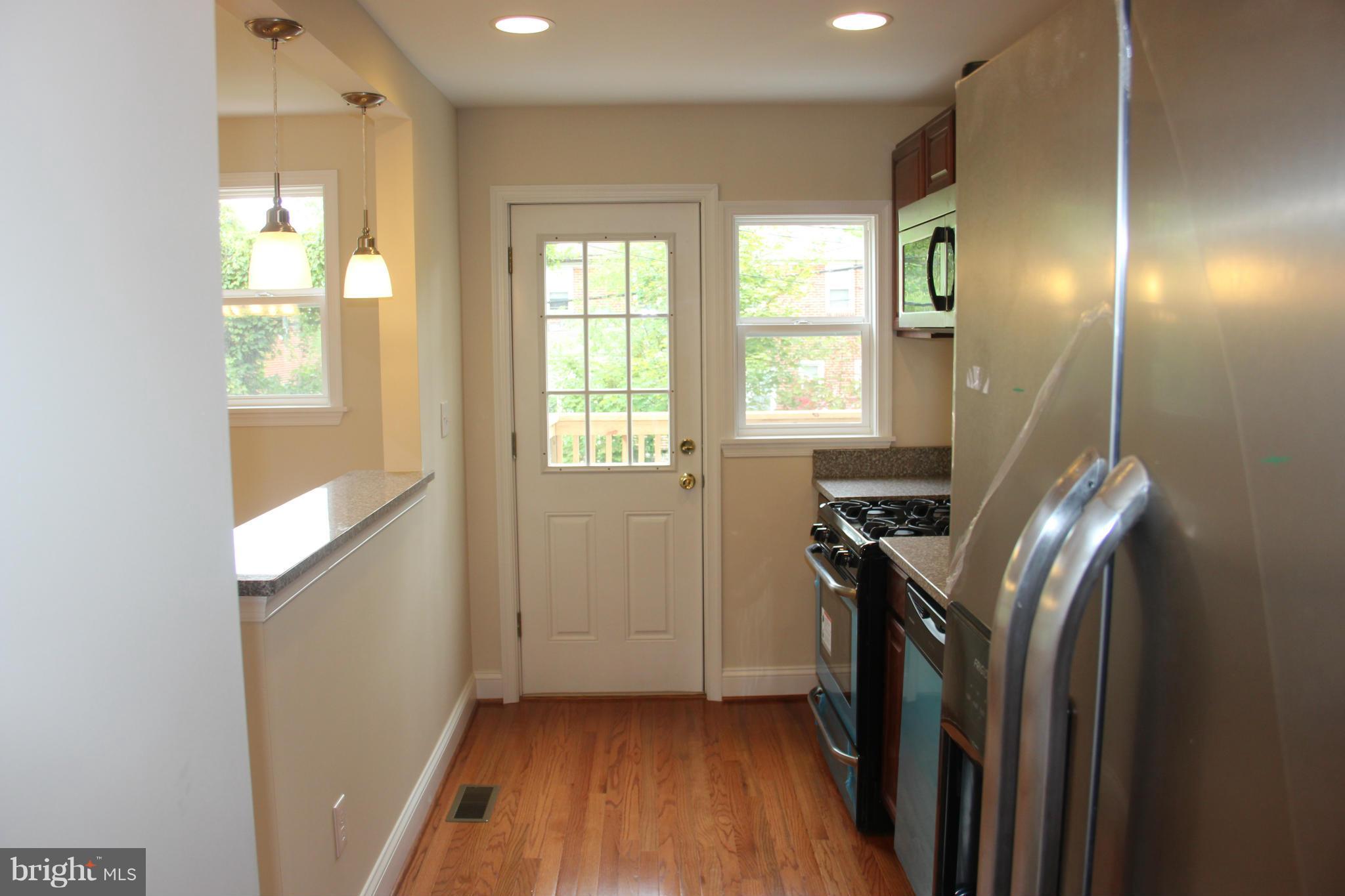 745 Charing Cross Road Baltimore, MD 21229 - Photo 3 of 12 Kitchen