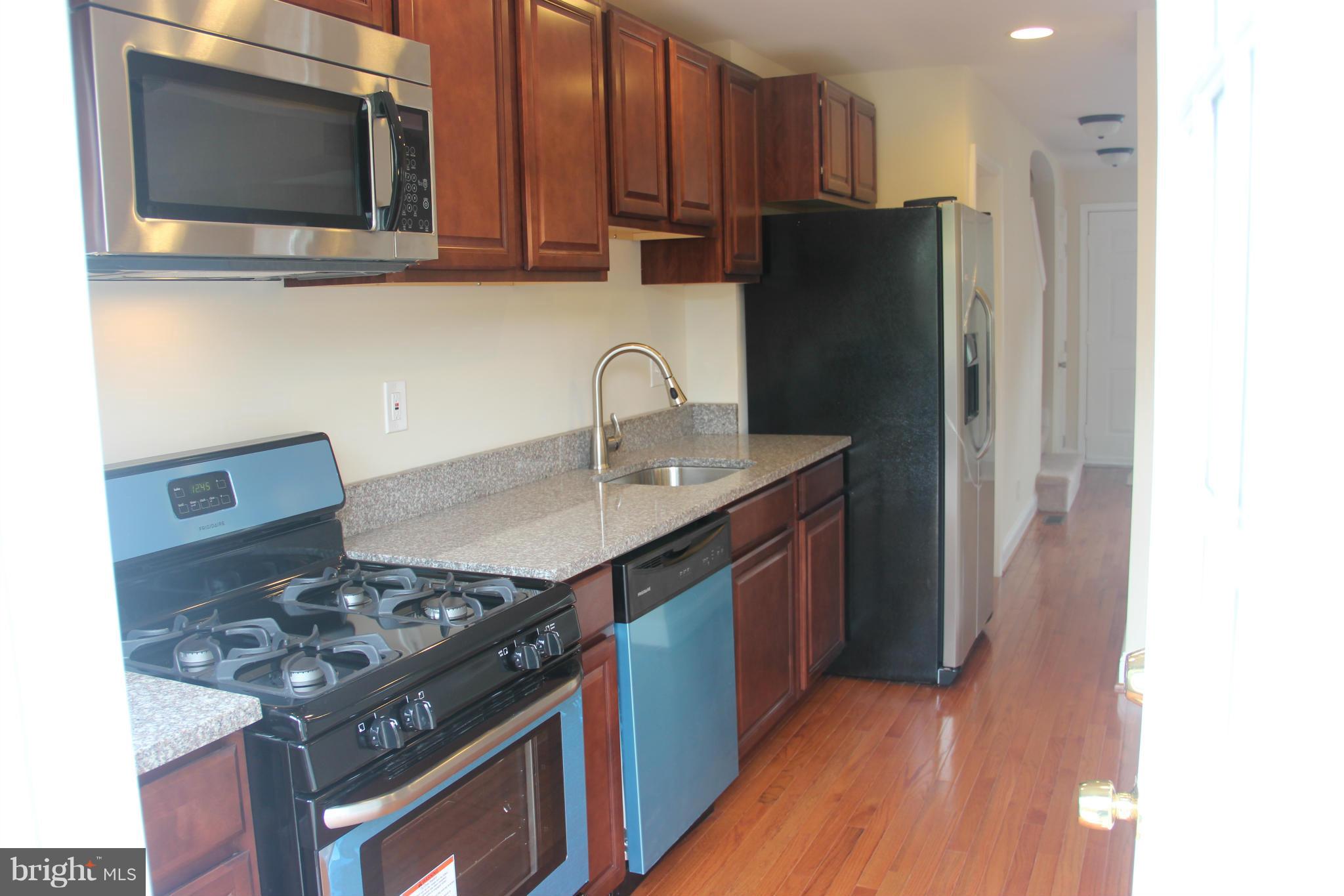 745 Charing Cross Road Baltimore, MD 21229 - Photo 4 of 12 Kitchen